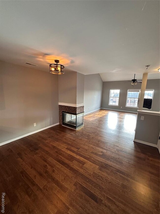 Building Photo - 4240 Maple St