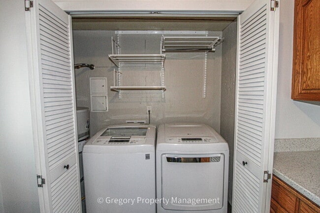 Building Photo - 1202 44th St SE