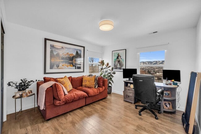 Building Photo - SILVER CREEK HORSE PROPERTY