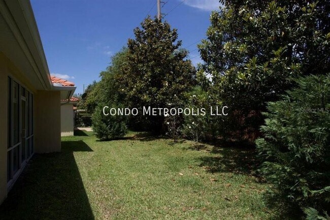 Building Photo - 1053 Lascala Dr