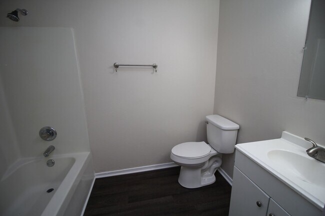 Building Photo - Remodeled 3BR/1BA Home – Fresh Paint, Upda...