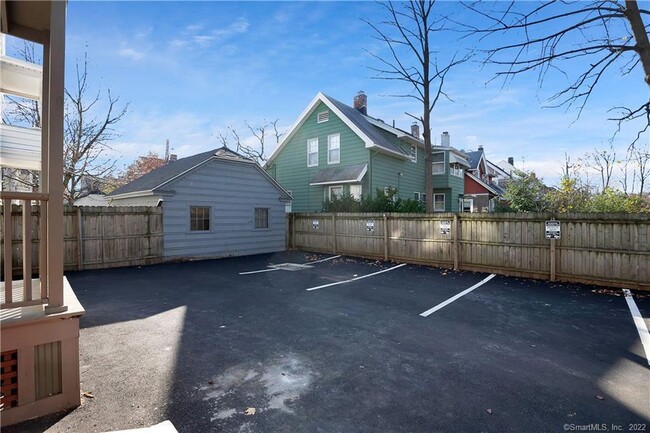 Building Photo - 928 Elm St