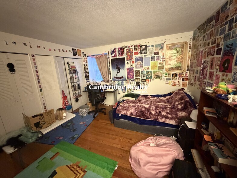 Building Photo - 803 Centre St