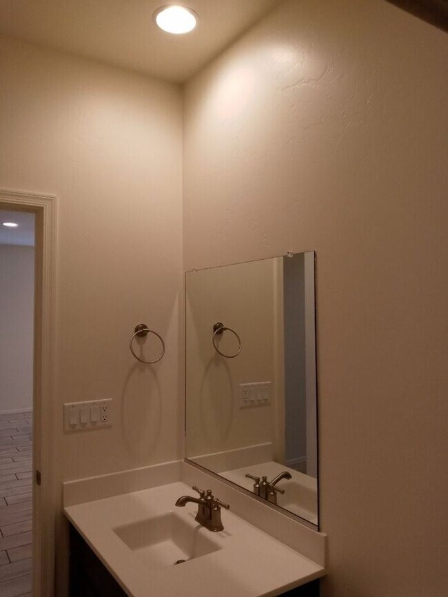 Building Photo - Modern Comfort in the Heart of Vail