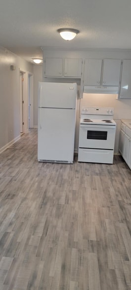 Building Photo - 321 Nelson St