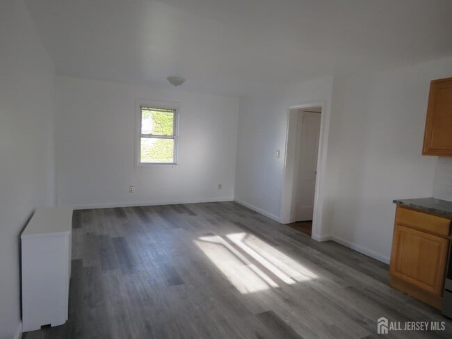 Building Photo - 475 Brace Ave