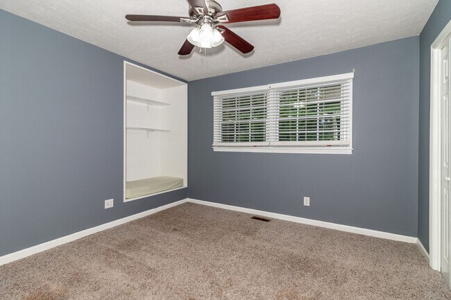 Building Photo - Beautiful and Updated 5 Bedroom Home