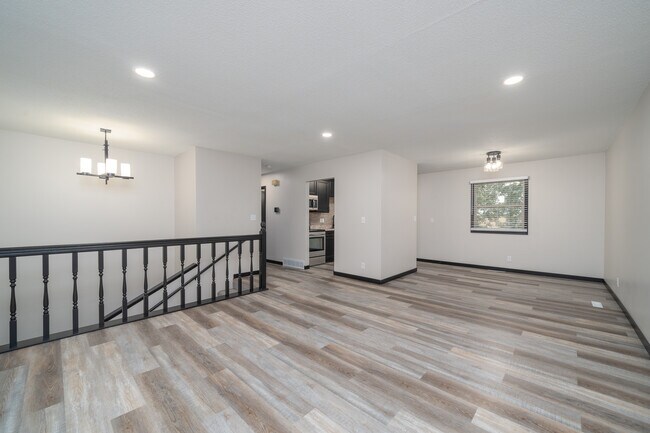 Building Photo - 408 Maple St