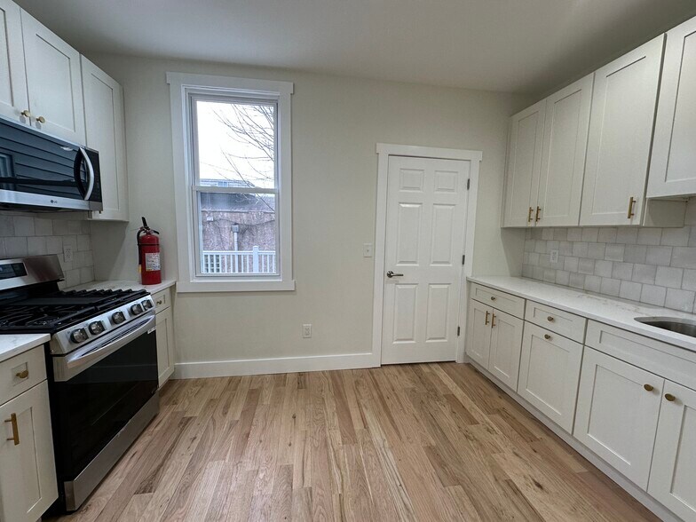 Building Photo - 59 Arnold Ter