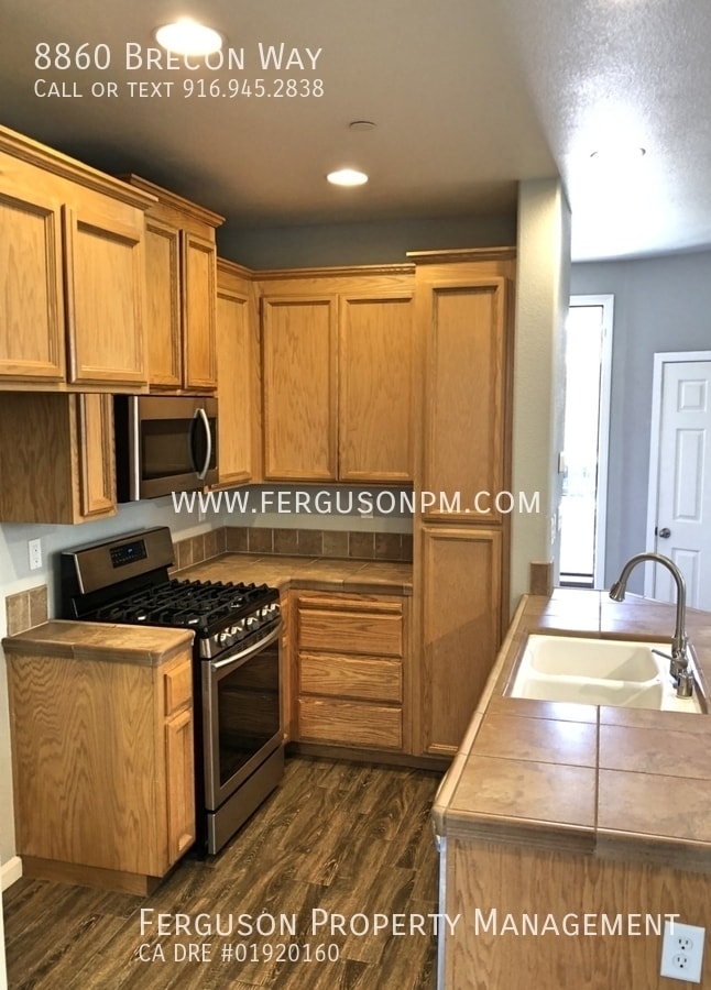 Building Photo - 8860 Brecon Way