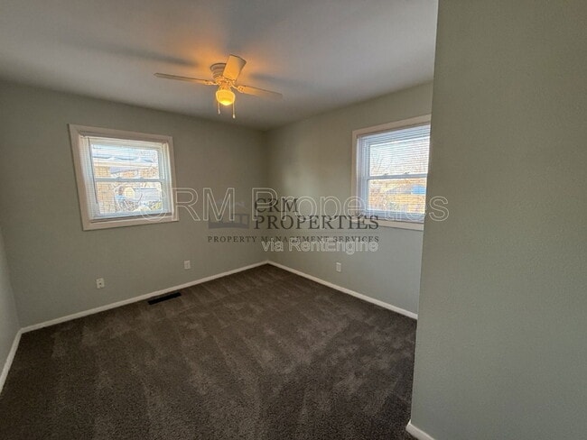 Building Photo - 806 Maumee Dr