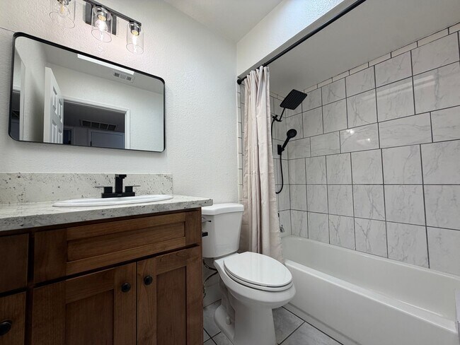 Building Photo - Fully Renovated 2-Bedroom Home with Spacious Backyard – Move-In Ready in Sacramento