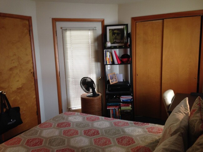 Building Photo - 2 Bedroom Close to Campus! AVAILABLE NOW! ...