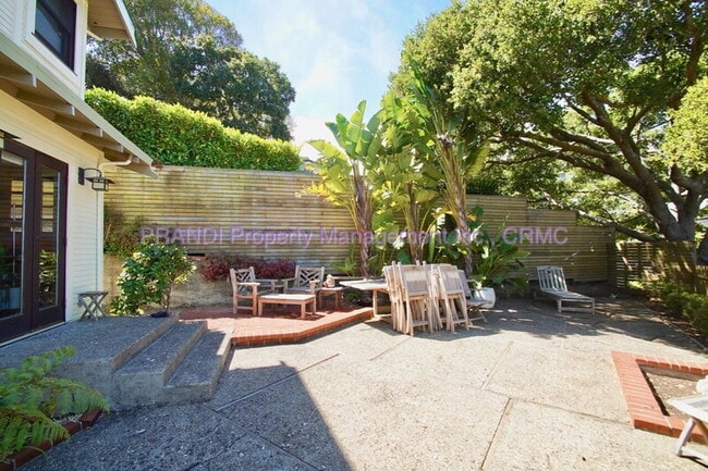 Building Photo - 63 Glen Dr