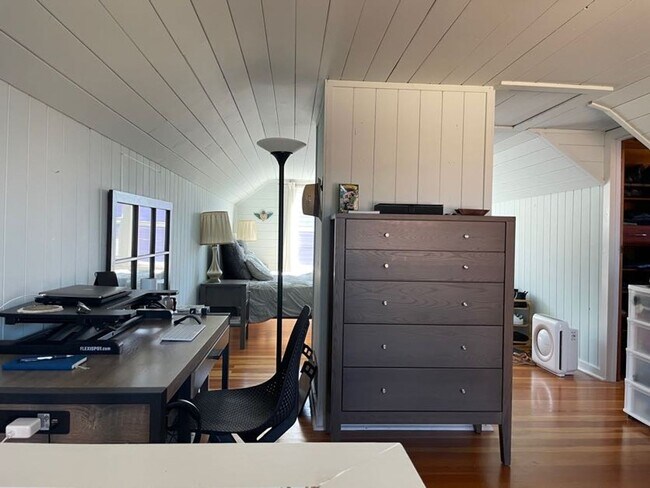 Building Photo - Immaculate and Updated Mid Century Home in...