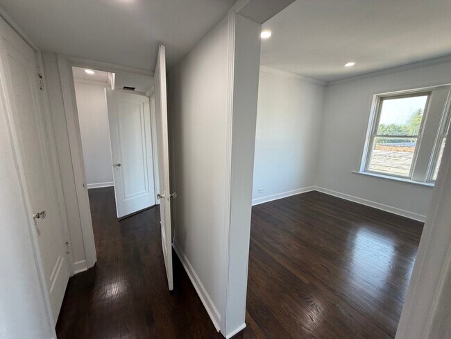 Building Photo - 8041 Kilpatrick Ave