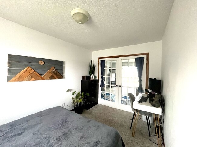 Building Photo - 2319 10th St