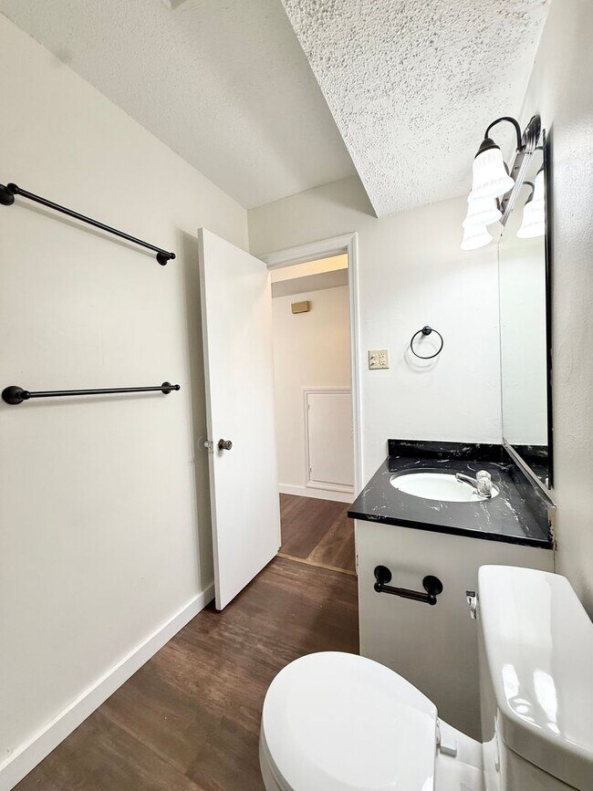 Building Photo - 1906 Brownwood Rd