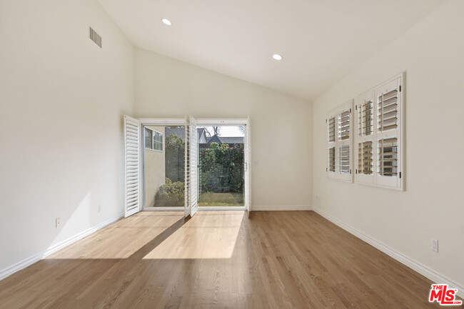 Building Photo - 13958 Peach Grove St