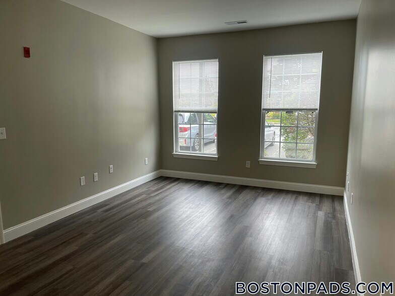 Building Photo - 311 Lowell St