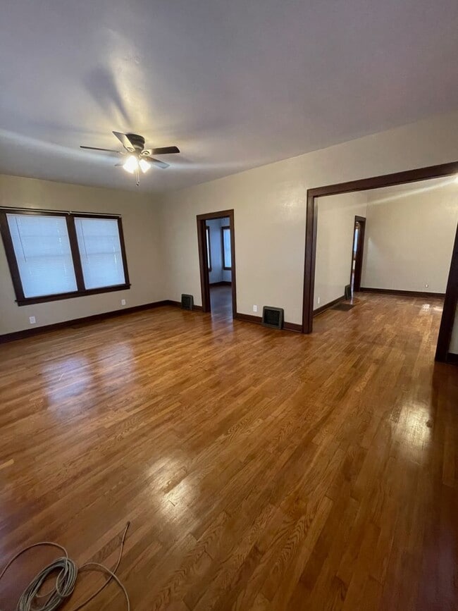 Building Photo - 3 Bedroom with garage and basement