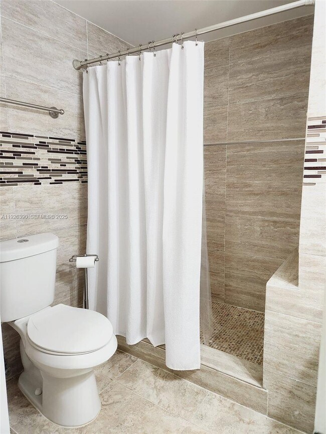 Building Photo - 19655 E Country Club Dr