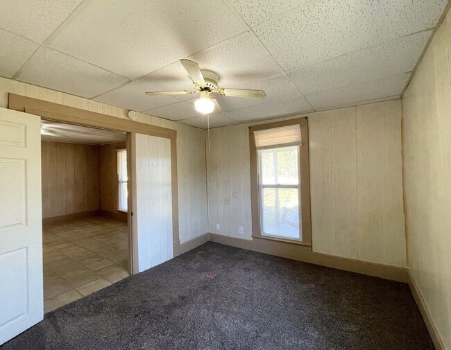 Building Photo - Spacious 1 Bed 1 Bath House