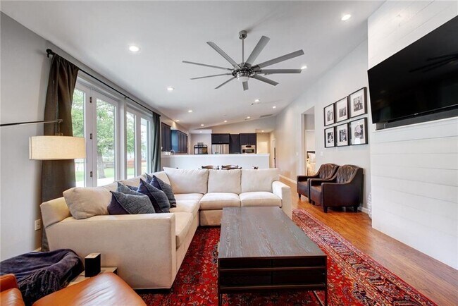 Building Photo - 2604 N Shields Dr