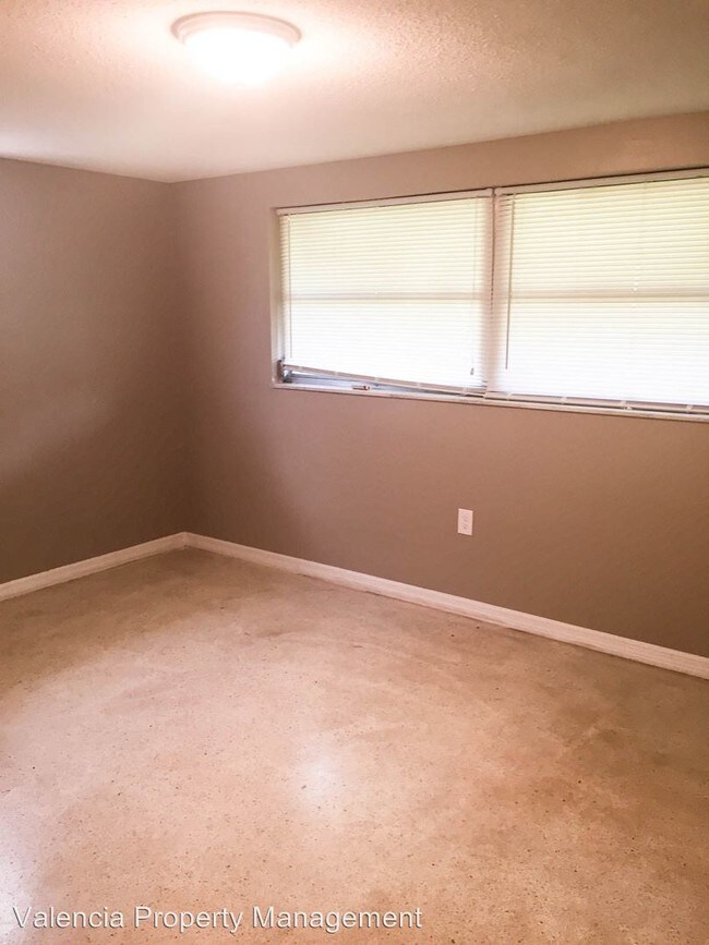 Building Photo - 2 br, 1.5 bath House - 4107 Westwood Dr