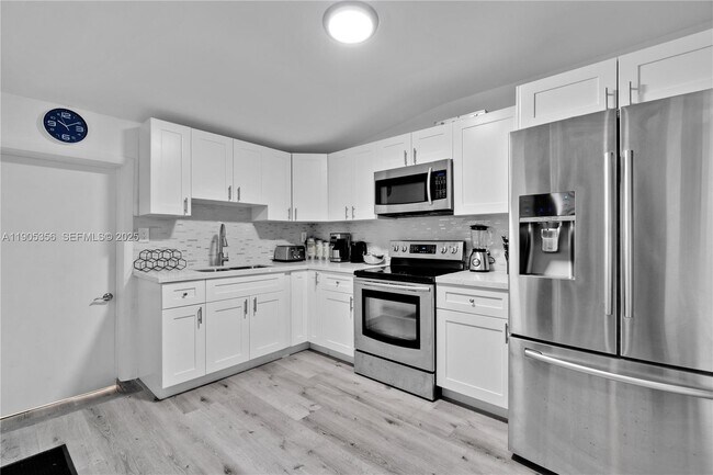 Building Photo - 6650 McKinley St