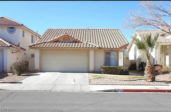 Primary Photo - Step into this charming 3-bedroom, 2-bathroom residence in Henderson