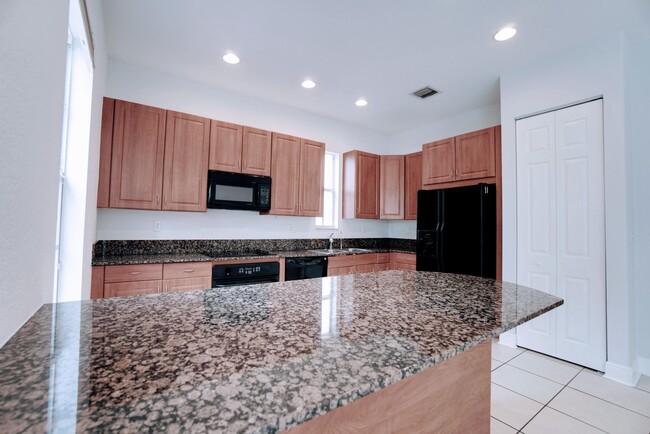Building Photo - 6890 Julia Gardens Dr