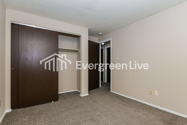 Building Photo - 8620 Baton Rouge Dr