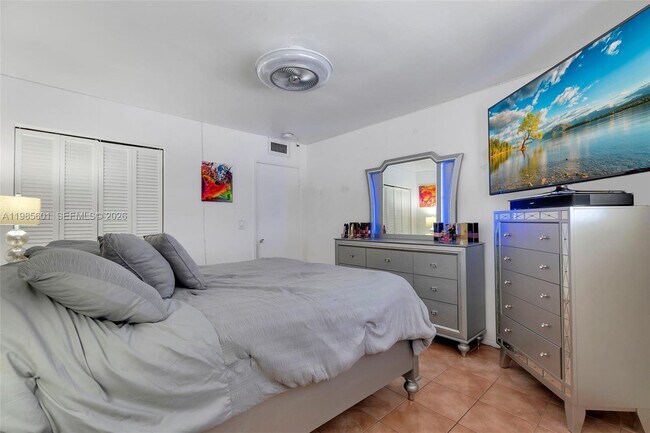 Building Photo - 11685 Canal Dr