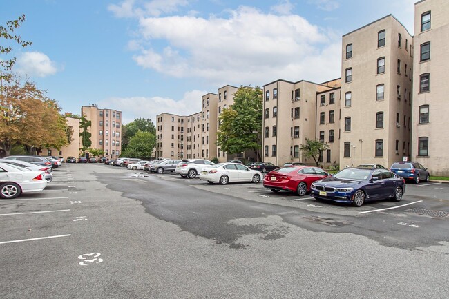 Building Photo - 264 9th St