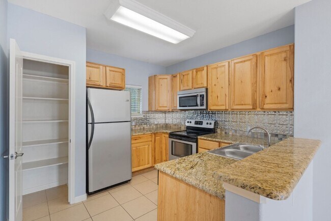 Building Photo - 6810 Deatonhill Dr