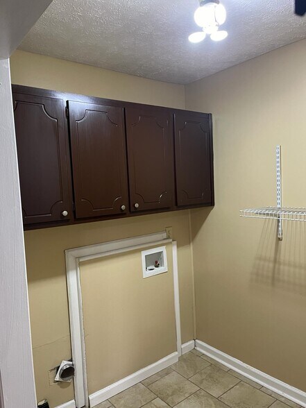 Building Photo - 1722 Shiloh Dr