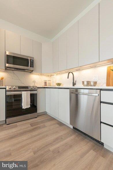 Building Photo - 1421 E Columbia Ave