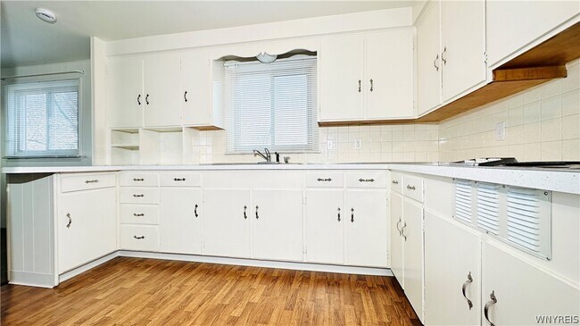 Building Photo - 954 Brighton Rd