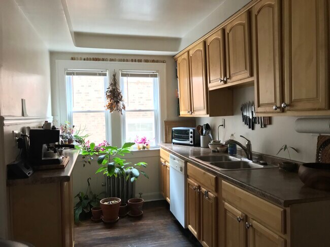 Building Photo - 2660 Mayfield Rd