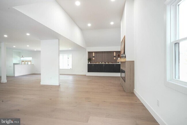 Building Photo - 316 Farmdale Rd