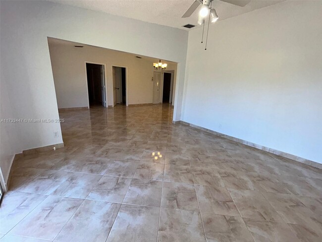 Building Photo - 15860 Laurel Oak Cir