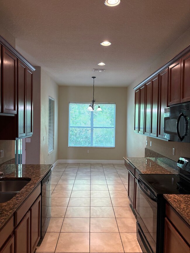 Building Photo - Cypress Reserve Townhome - Gated Community