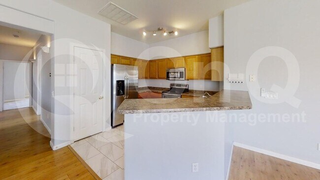 Building Photo - 525 N Miller Rd
