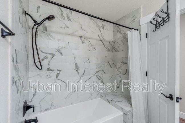 Building Photo - 708 Marcia Cir