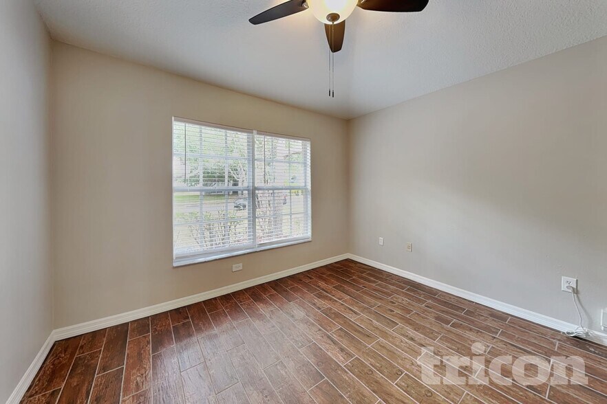 Building Photo - 6816 Monarch Park Dr