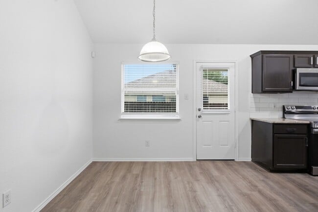 Building Photo - Beautiful 3BD Home on Corner Lot with Fenced Yard & 2-Car Garage in Sonterra