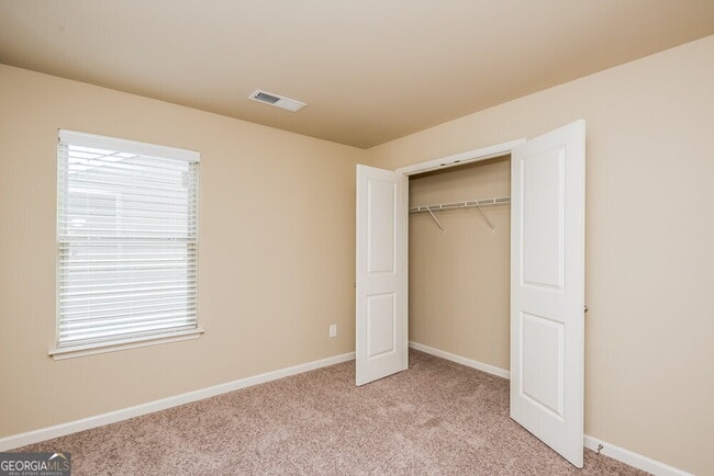 Building Photo - 258 Stillwood Dr