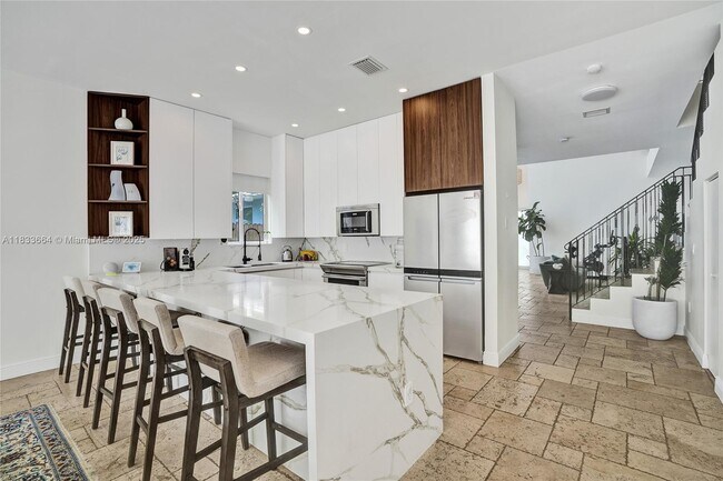 Building Photo - 2851 SW 38th Ct