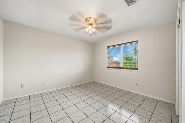 Building Photo - 12335 Shadowvista Dr